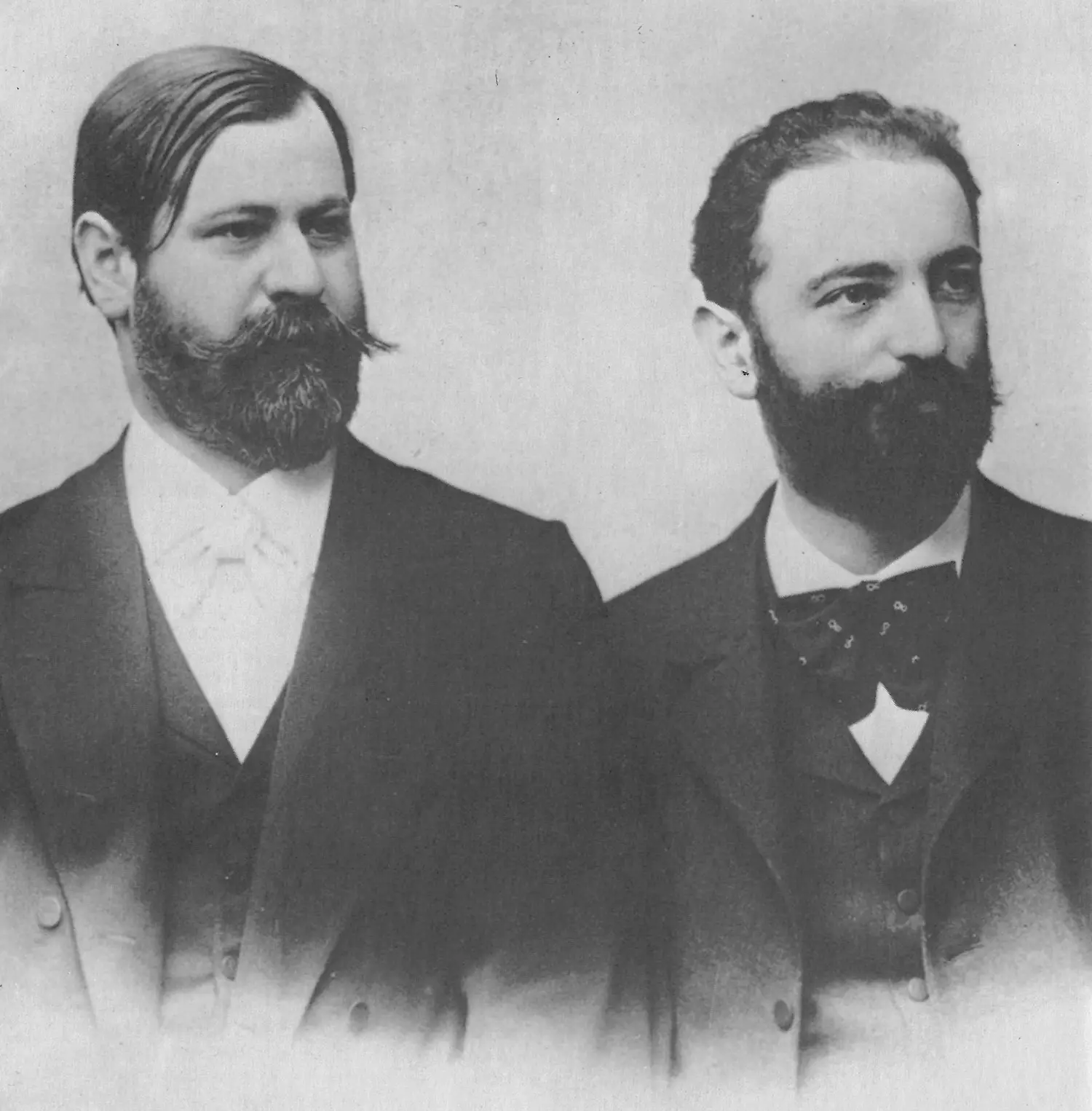 The middle-aged and bearded Sigmund Freud and Wilhelm Fliess photographed side-by-side.